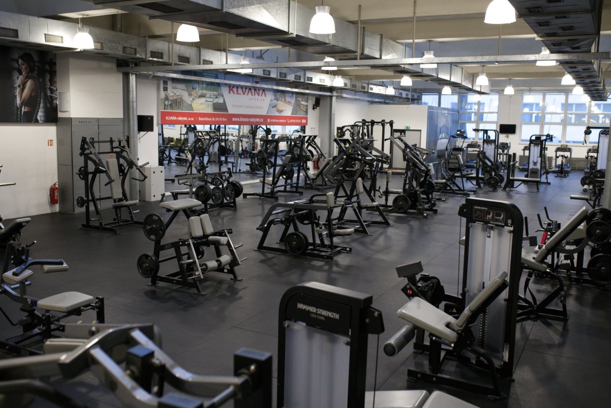 Posilovací stroje v NewPark Gym