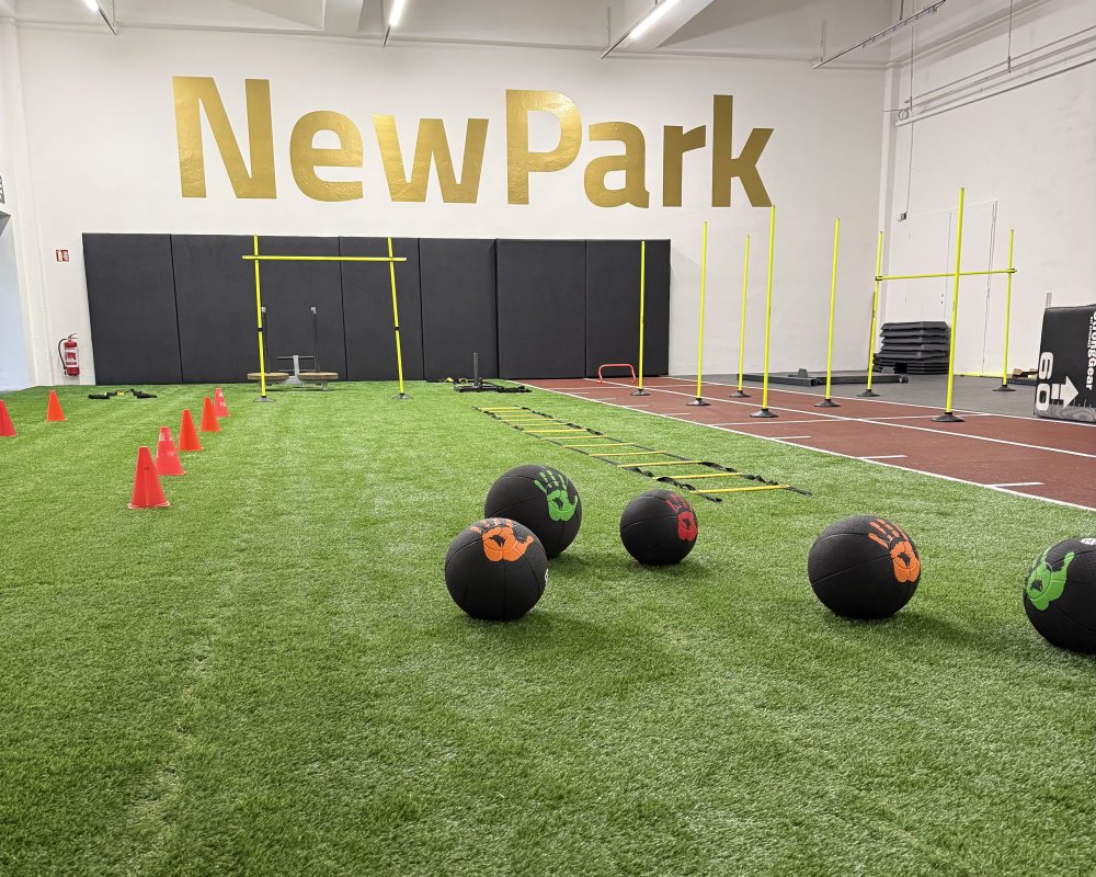 Funkční zóna NewPark Gym s logem NewPark